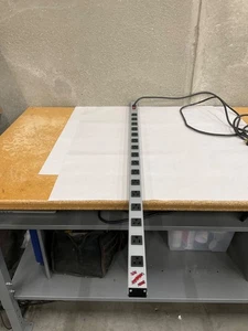 Tira de alimentación Wiremold C10191 15A 120V | 16 tomas de corriente - Imagen 1 de 4