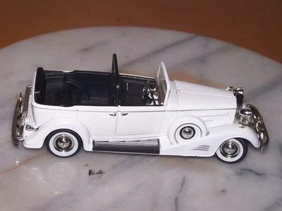 Anson Modell Cadillacs türn zum öffnen und Vorderachse zum lenken  - Bild 1 von 4
