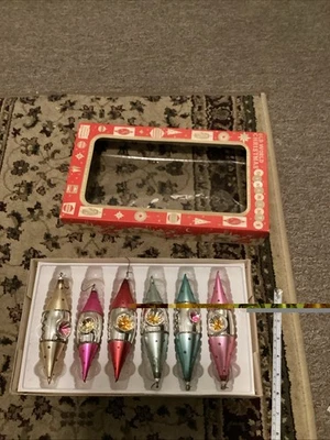 Caja de adornos vintage de gotas de lágrimas con sangría de vidrio de Navidad del Viejo Mundo Alemania Occidental Foto 1 de 4