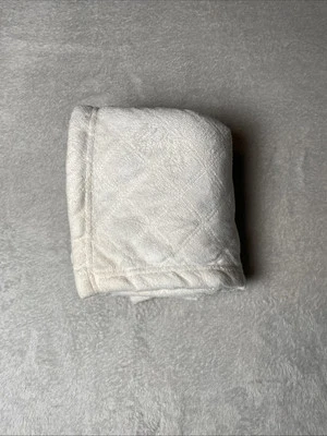 Manta de bebé suave de lana Sherpa marfil crema cuadrada en relieve Sherpa Lovey 29"x31" Foto 1 de 4