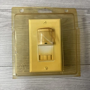 Leviton Decora Motion Activated Light Control 150 Degree PR150-1LW OPEN BOX - Picture 1 of 11