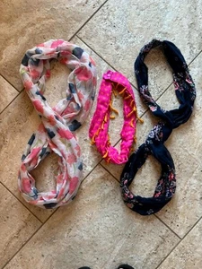 Lot 3 Girl's Infinity Scarfs Accessory White & Blue w/Flower Hot Pink & Hearts - Picture 1 of 6