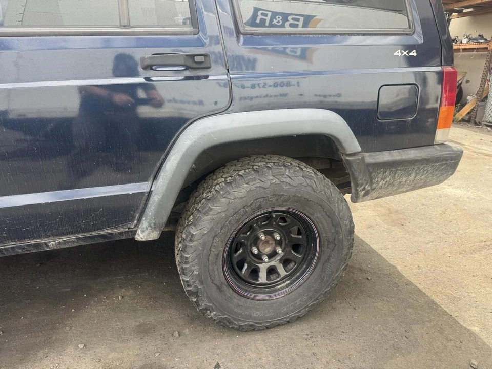 Alternador usado se adapta a: Jeep Cherokee 1997 117 amperios clasificación SAE 90 amperios prueba mínima Foto 1 de 4