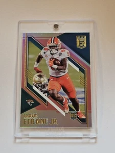 Donruss Elite 2021 Travis Etienne Jr novato rosa paralelo SP Jaguars #110 radiocontrol - Imagen 1 de 3