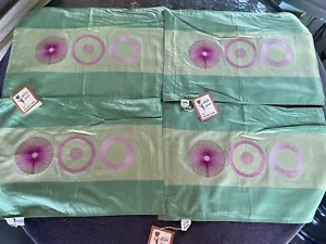 NOS Vintage Set of 4 Silk Blend Green/Pink Embroidered Placemats India 13"x19" - Picture 1 of 5
