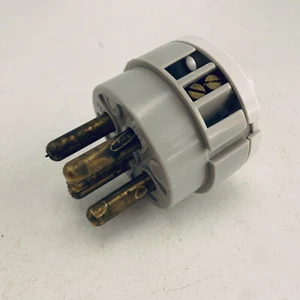 CLIPSAL 66P563G Three Phase Five Pin Interior Housing 63A 500V - Picture 1 of 2