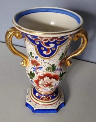 Vase signé en céramique peinte à la main anses dorées - Photo 1/4