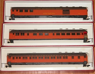 HO RIVAROSSI MILWAUKEE ROAD 3 CAR SET PULLMAN COMBINE OBSERVATION CAR - Image 1 of 4