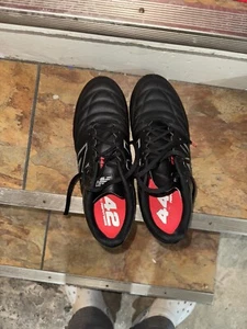 New Balance Men's 442 V2 Team FG Soccer Shoe, Black/White,2E Wide, Size 8.5 - Picture 1 of 4