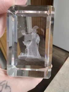 Vintage 3-D Laser geätztes Kristallglas Sammlerstück Briefbeschwerer Zauberer mit Magie - Bild 1 von 5