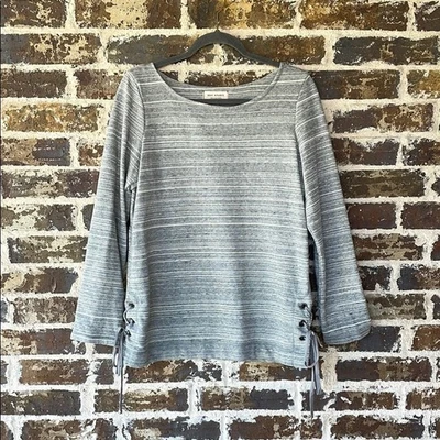 Top para mujer Max Studio Weekend gris a rayas con detalle de cordones talla grande Foto 1 de 4