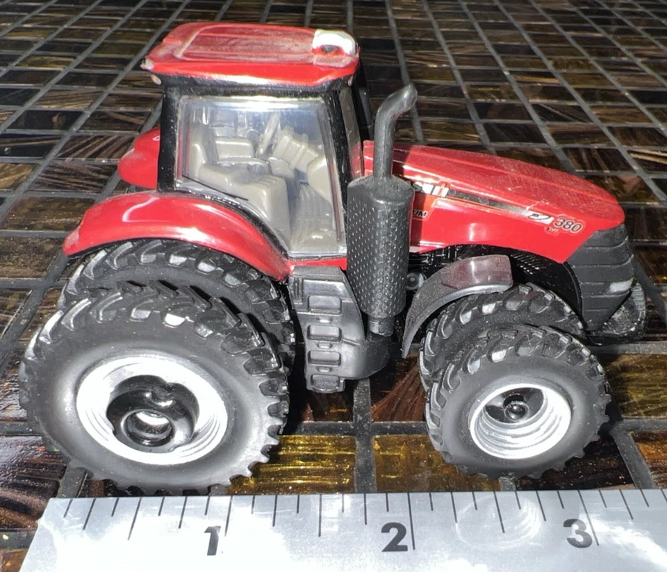 1/64 Case IH 380 Tractor Duals Ertl Red Loose  - Image 1 of 4