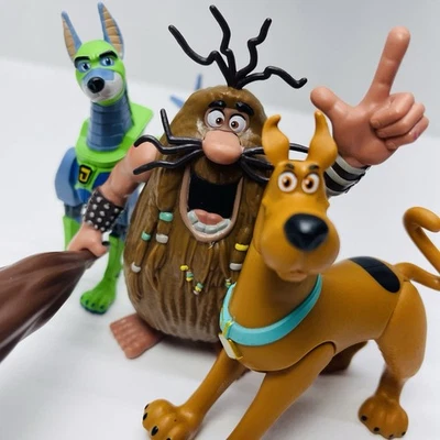 Scoob! Figuras de acción Scooby-Doo Captain Caveman & Dynomutt 4,5" diversión básica 2019 Foto 1 de 4