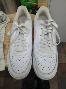 ZAPATILLAS NIKE COURT VISION PARA MUJER BLANCAS Y MELOCOTÓN SWOOSH *TALLA 11* S-1 - Imagen 1 de 5