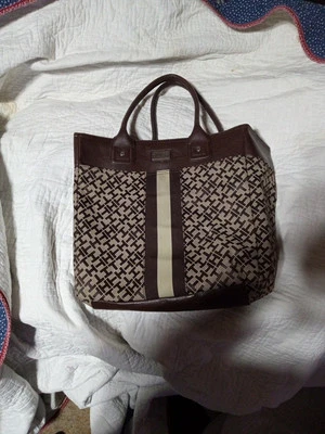 Jacquard Faux Leather Striped Tote Bag in Brown Tan Tommy Hilfiger Logo A Beauty - Image 1 of 4