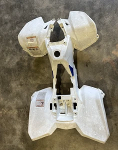 2006 SUZUKI LT-Z50 LTZ50 WHITE PLASTIC BODY TANK CENTER FENDER A 47311-43G00-30H - Picture 1 of 18