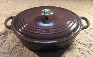 Forno Olandese Vintage Le Creuset 3,5 Qt #27 Viola Ovale Ghisa Smaltata Usato in Ottime Condizioni - Foto 1 di 8