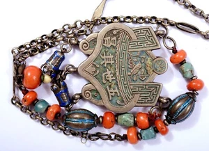 Collier perles sculptées corail turquoise pendentif serrure émaillé argent chinois années 30 - Photo 1 sur 9