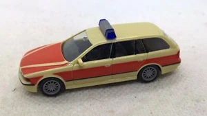 Herpa 043830 BMW 5er E39 touring Kombi beige leuchtrot Notarzt NEF (78) - Bild 1 von 3