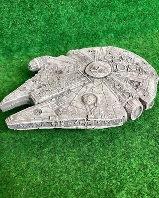 RADCHESTER Ornamento giardino a tema calcestruzzo Millennium Falcon Star Wars protetto dal gelo