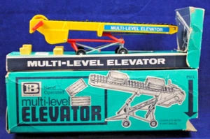 1960* MINT 1:32 Britains 9564 FARM Conveyor Multi-Level ELEVATOR w/ STRAW BALES - Picture 1 of 23