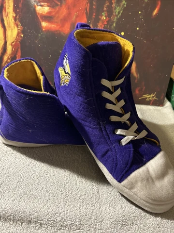 Forever Collectibles NFL Minnesota Vikings Slippers L 10.5 Mens Cover