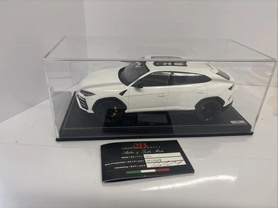 Lamborghini Urus 1:18 MR Collection blanco con interior negro limitado con estuche Foto 1 de 4