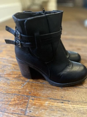 Diba Shelby Womens Black ankle boots W/ Block Heel & Buckle Straps Size 8M - Image 1 of 4
