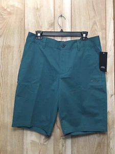 NWT Oakley Chino Icon Golf Short Green Size 32 - Picture 1 of 6