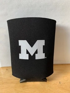 Nuevo seguro Farm Bureau orgulloso socio de Michigan Athletics puede beber Koozie - Imagen 1 de 5