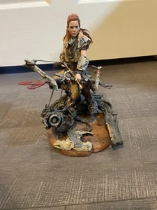 Horizon Zero Dawn Collectors Edition 9" Statue Huntress Figure & Steelbook - Picture 1 of 6