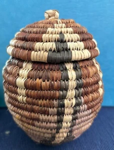 Handwoven Basket with Top from S. America - Picture 1 of 4