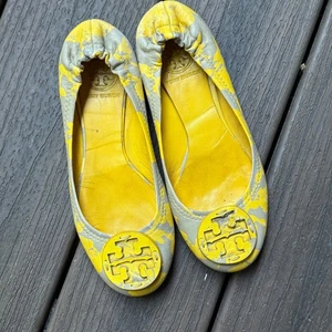 Tory Burch Reva Damen-Ballerinas Größe 6/6,5 Maße 9 Zoll lang Blumendruck - Bild 1 von 16