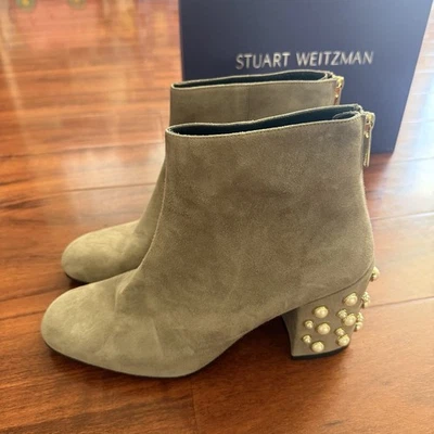 Stuart Weitzman Bacari Light Gray Suede Pearl Block Heel Boots Womens Size 9.5M - Image 1 of 4