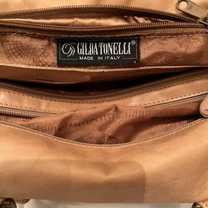 GENUINE GILDA TONELLI ITALIAN WARM CARAMEL COLOUR HANDBAG - Picture 1 of 8