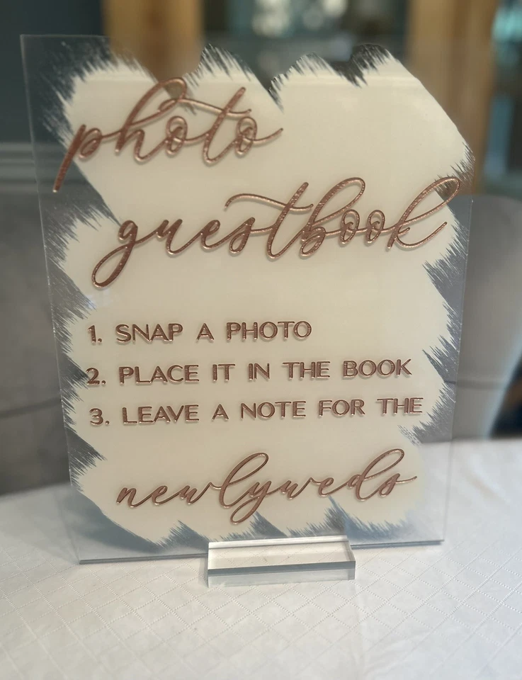 Letrero de cabina de libro de visitas fotográfico con pintura acrílica marfil y oro rosa Foto 1 de 1