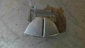 1Y10739 Mercedes W211 Mittelkonsole Armlehne Schalter Öffner Drücker A2116800784 - Bild 1 von 3