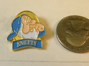 PIN ESTORNUDO BLANCO NIEVE WALT DISNEY - Imagen 1 de 2