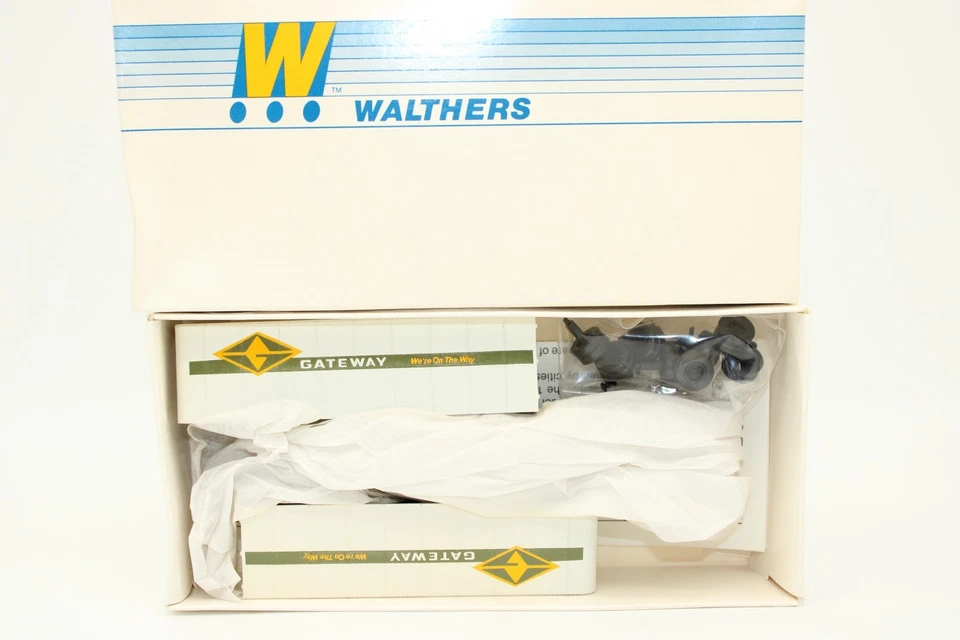Walthers HO Scale Gateway 32' Van Truck Trailer Set NOS 933-1415 - Image 1 of 3