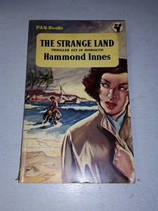 THE STRANGE LAND HAMMOND INNES PAN BOOKS TPB TASCHENBUCH < BOX 29 - Bild 1 von 6
