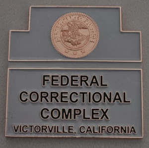 Moneda Desafío Aniversario 20 Años Oficina Federal de Prisiones, FCC Victorville, CA, - Imagen 1 de 2
