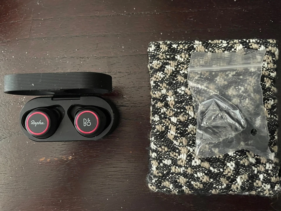 Rapha Bang & Olufsen Beoplay E8 Wireless Bluetooth Earphones - Image 1 of 1