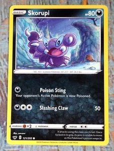 SKORUPI 121/202 Common Swords & Shields 2020 Basic Pokémon (#2) - Picture 1 of 4
