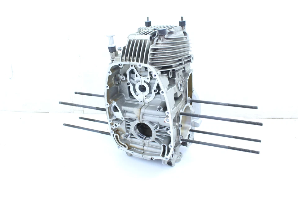05-07 BMW R1200GS OEM ENGINE MOTOR CRANKCASE CRANK CASES BLOCK  11 00 7 702 960 - Image 1 of 4