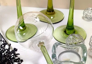 Wein Goblet Glas grüner Scheibenfuss Rarität Art Deco Vintage Party Weihnachten - Bild 1 von 8