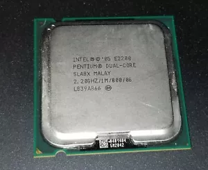 CPU312 Intel Pentium Dual Core E2200 SLA8X 2.2GHZ/1MB/800MHZ LGA 775 CPU - Picture 1 of 3