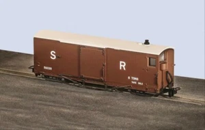 GR-241AC Peco OO-9 Narrow Gauge Peco L&B 8 Ton Bogie Goods Brake Van - Picture 1 of 1