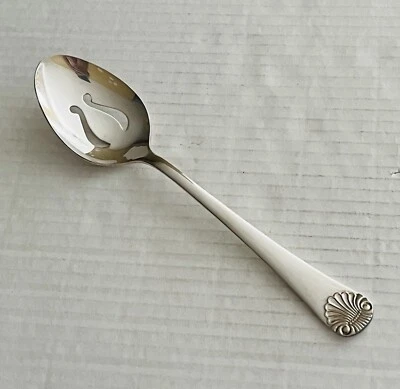 Cuchara para servir perforada vintage plateada punta clásica concha Foto 1 de 4