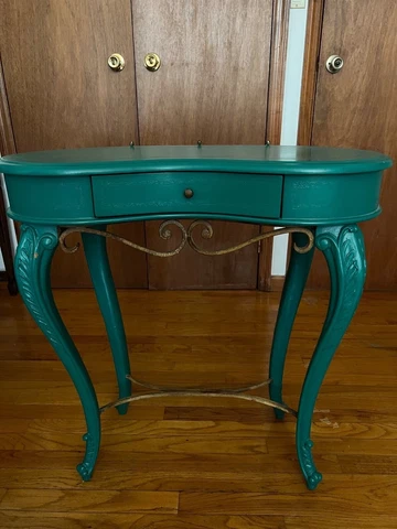Cute Antique accent table green heavy great quality Cover