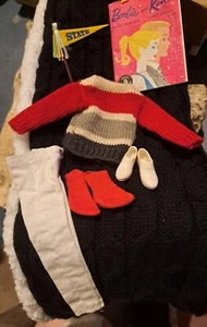 Ken Campus Hero #770 (1961-64) PULLOVER C8, SLOCKS, SCHUHE, SOCKEN, FLAGGE C9+ BIS C9++ - Bild 1 von 9